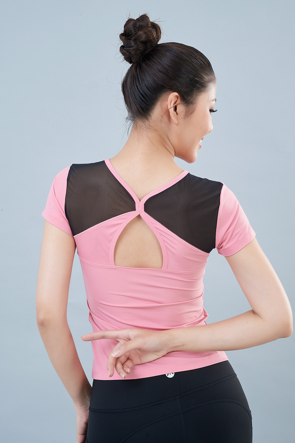 chọn size áo tập yoga nữ
