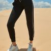 set-do-tap-nu-ao-croptop-icado-at3-quan-jogger-icado-sg11-1