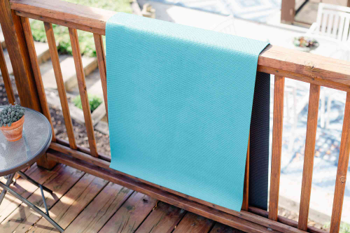 cách làm sạch thảm tập yoga